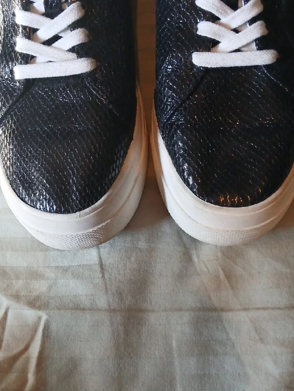 Jessica Simpson Women's Caitrona2 Black Snakeskin Platform Sneakers   Sz: 7.5